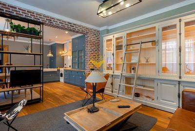 Apartament cu 2 camere semidecomandat, mobilat în Central