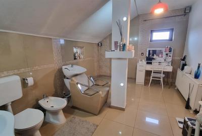 Casa de vanzare moderna cu costuri reduse, panouri solare si spatiu comercial in - 18