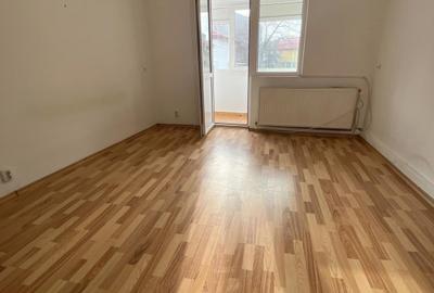 Apartament cu 2 camere semidecomandat în Calea Călărașilor