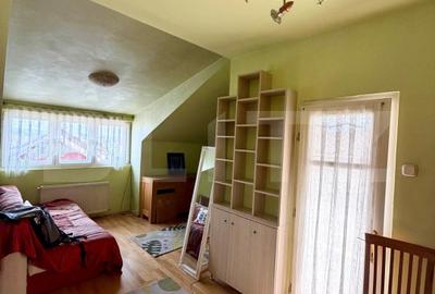 Apartament cu 3 camere semidecomandat, mobilat în Andrei Mureșanu