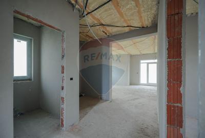 De vânzare casă semifinisată cu 3 camere, 455 mp teren, în Cihei - 4