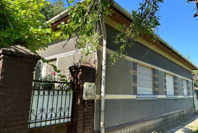 Casă individuală cu 5 camere în Central