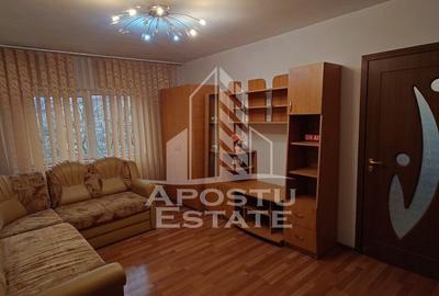 Apartament cu 3 camere semidecomandat, mobilat în Spitalul Județean