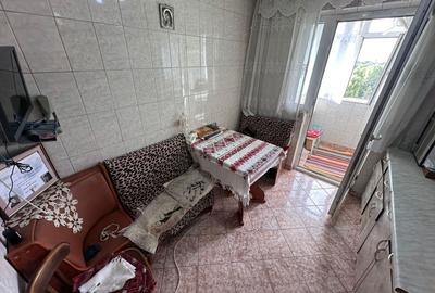 De vanzare apartament 3 camere 2 bai zona Crangasi - 11