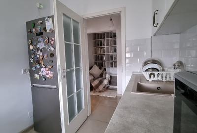 Vând apartament 2 camere parter stradal cartier pajura sector 1 - 3