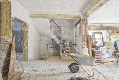 Pensiune Turistica în renovare, priveliște superbă, 0% Comision - 8