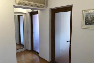 Apartament 3 camere, zona Centrala , etaj 4, renovat si mobilat - 19