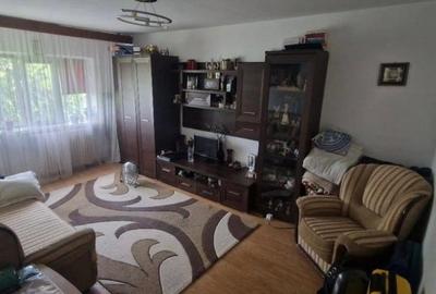 Apartament cu 3 camere decomandat, mobilat în Canta