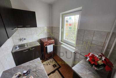 Etaj intermediar. Bucatarie din constructie. Telegrafului. 4 apartamente / etaj - 3
