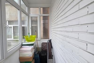 Etaj 1-Tg.Cucu-Pod de Fier -2 Camere Decomandat 72mp-bloc 86' - 3