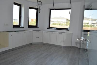 Omnia-Proprietati alese! Casa individuala mare, curte mare, birou. Central. - 14