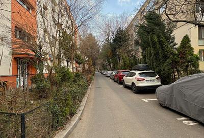 Apartament cu 3 camere semidecomandat, mobilat în Berceni