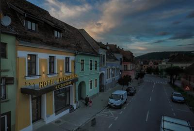 Vand Hotel &Restaurant Extravagance - 3