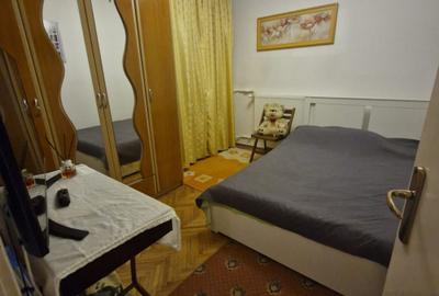 Apartament cu 3 camere semidecomandat în Titan