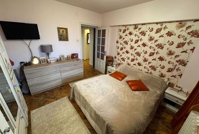 Apartament cu 3 camere decomandat, mobilat în Simion Bărnuțiu