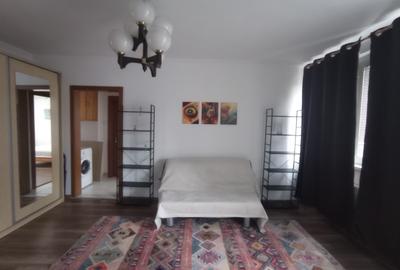 Apartament cu 2 camere semidecomandat, mobilat în 1 Mai