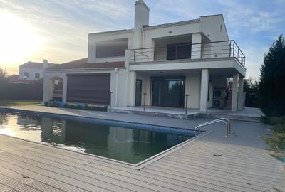 Vila lux 6 camere cu piscina Mamaia Nord