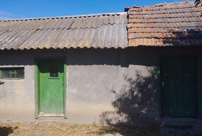 Casa 4 camere, teren 2100 mp, deschidere 18 m, Unirea - 6