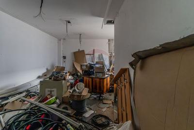 Cladire de 902 mp utili de vânzare, zona Grivitei - DN 13, COMISION 0 - 60