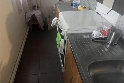 Garsoniera de vanzare , zona Spitalul Judetean Focsani , 28 mp , decomandata , e - 4