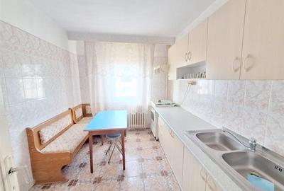 Apartament 3 camere, etaj 3 din 4, zona Mioritei