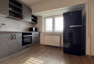 Apartament cu 4 camere semidecomandat, mobilat în Unirii