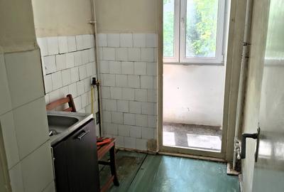 Vanzare Apartament 2 camere, Resita, etajul 1, liniște și acces facil - 5