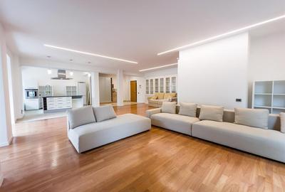 Apartament cu 4 camere decomandat în Primăverii