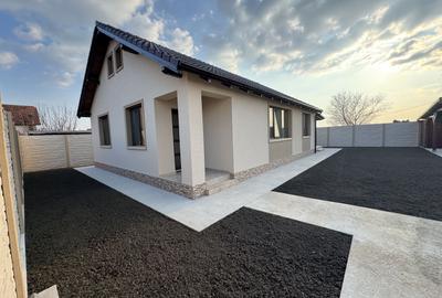 Casă individuală cu 3 camere în Sânmihaiu Român