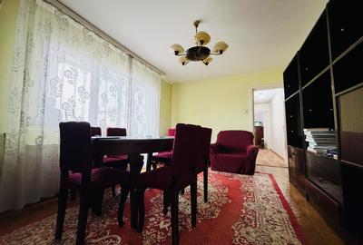 Apartament cu 3 camere semidecomandat, mobilat în Circumvalațiunii