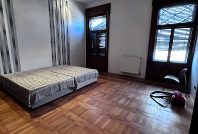 In cadrul unei cladire simbolice demne de remarcat- PALATUL BANATEAN - 3