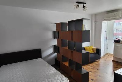 Garsonieră decomandată, mobilată în Tineretului
