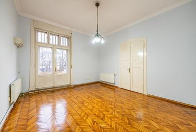 Apartament cu 3 camere semidecomandat în Podgoria
