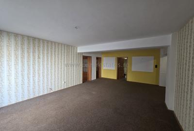 Apartament cu 4 camere decomandat, mobilat în Primăverii