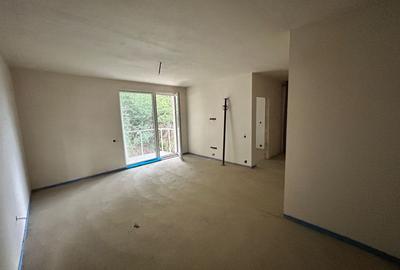 Apartament cu 3 camere decomandat în Florești