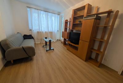 Apartament cu 3 camere semidecomandat, mobilat în 1 Mai