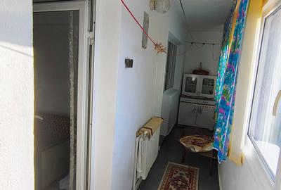 De vânzare apartament 3 camere + boxa zona școlilor - 7