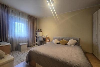 De vanzare apartament 2 Camere str Cornisa zona Scoala 10 - 6