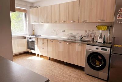 Apartament cu 2 camere semidecomandat, mobilat în Florești