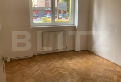 Apartament cu 3 camere decomandat în Calea București