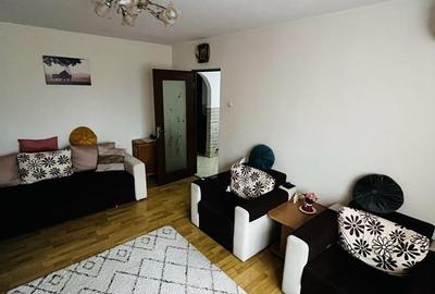 Apartament cu 3 camere decomandat în Giurgiului