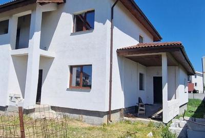 Vila P+1, zona linistita, pentru doua famili. - 6