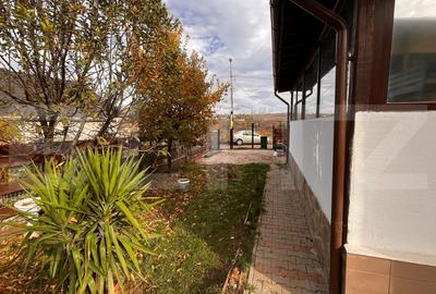 Apartament cu 4 camere decomandat, mobilat în Bucium