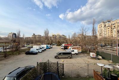 Spatiu Comercial  *731mp* / VAD stradal 31m / 19 locuri de parcare // Unirii - 32