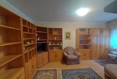 Vând apartament decomandat, 2 camere, etajul 2 / 4, Băile Herculane, zona Piață - 4