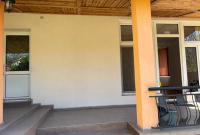 Inchiriez casa  noua  5 camere calea Aradului 1600 euro - 2