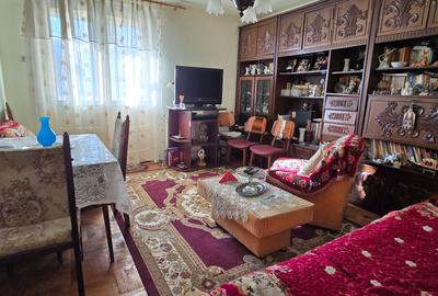 Targoviste. Bdul Regele Carol I,  ETAJ 1, vanzare apartament 3camere - 5