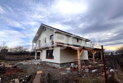 Casă individuală cu 5 camere în Șura Mare