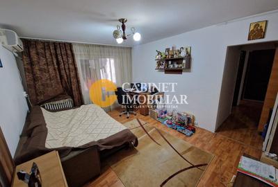 Apartament cu 3 camere semidecomandat, mobilat în Alexandru cel Bun
