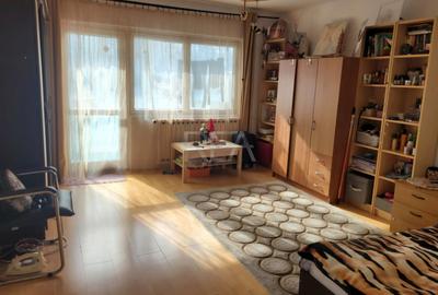 Garsonieră decomandată, mobilată în Decebal